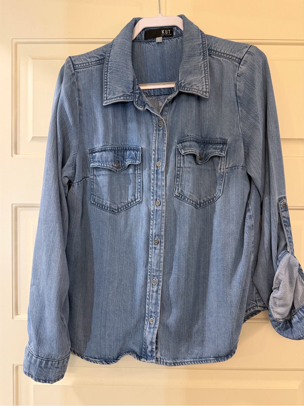 Kut from the Kloth Light Blue women's Jean shirt size XL